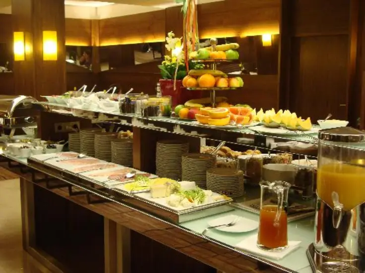 راهنمای انتخاب بهترین هتل های کیش با صبحانه و ناهار رایگان